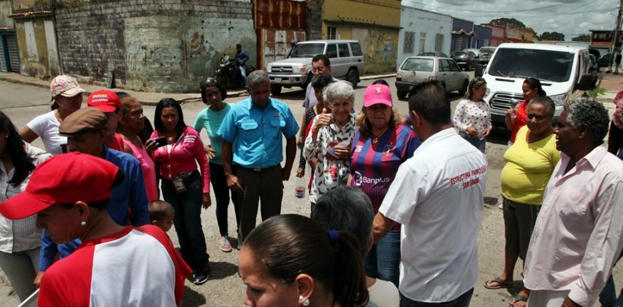 Santaella atendió solicitudes de habitantes de Palo Negro en Maturín