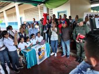 Santaella entregó tabletas a los estudiantes con mejores promedios en Monagas (+fotos)