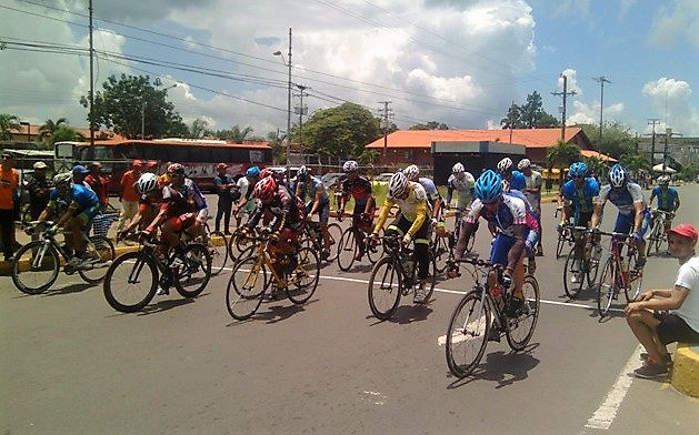 30 atletas participan en el Clásico Ciclístico en honor a Vallita