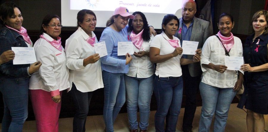 Santaella entrega órdenes médicas para mamografías y ecos mamarios