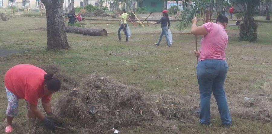Gobernación sanea el parque Doña Menca en la parroquia San Simón