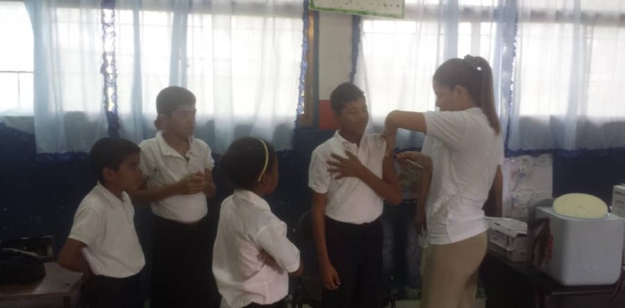 Vacunadores llegan a la comunidad indígena de Morón