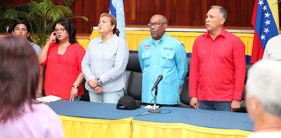 Educadores deben formar a los jóvenes para la recuperación económica del país