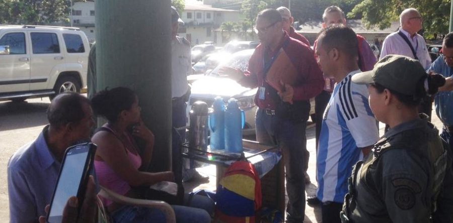 Reorganizarán vendedores ambulantes del hospital central de Maturín