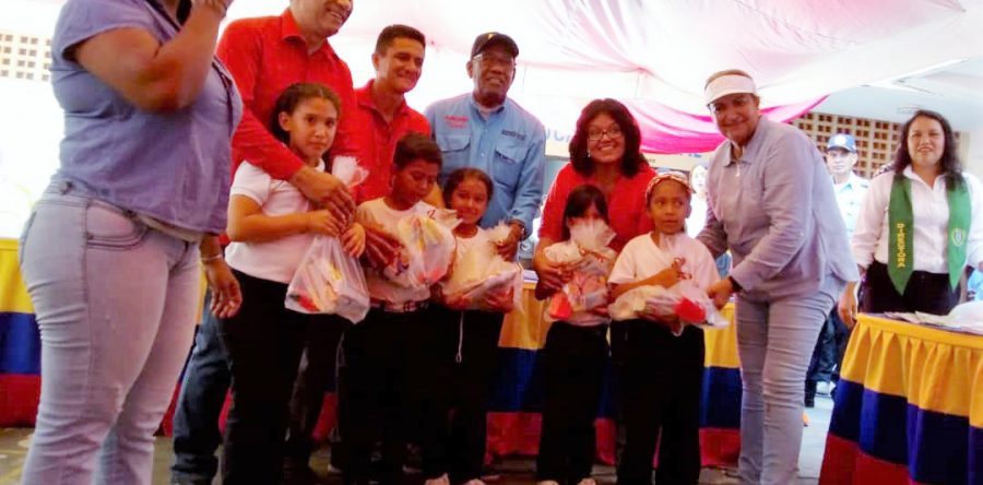 Santaella entrega insumos agrícolas en el CE Ezequiel Zamora en Las Cocuizas