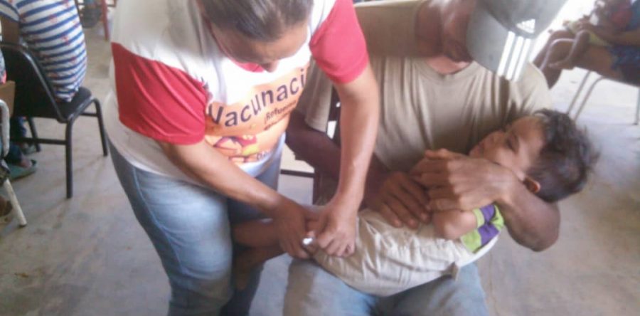 Vacunadores abordan comunidades indígenas en Monagas