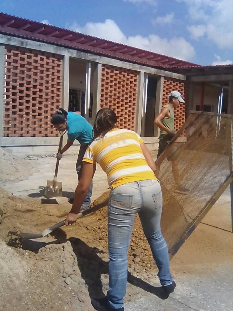 Rehabilitan Escuela Básica Menca de Leoni en Boquerón