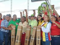 Gobernadora Santaella entrega 15 equipos de bombeo sumergibles para Maturín