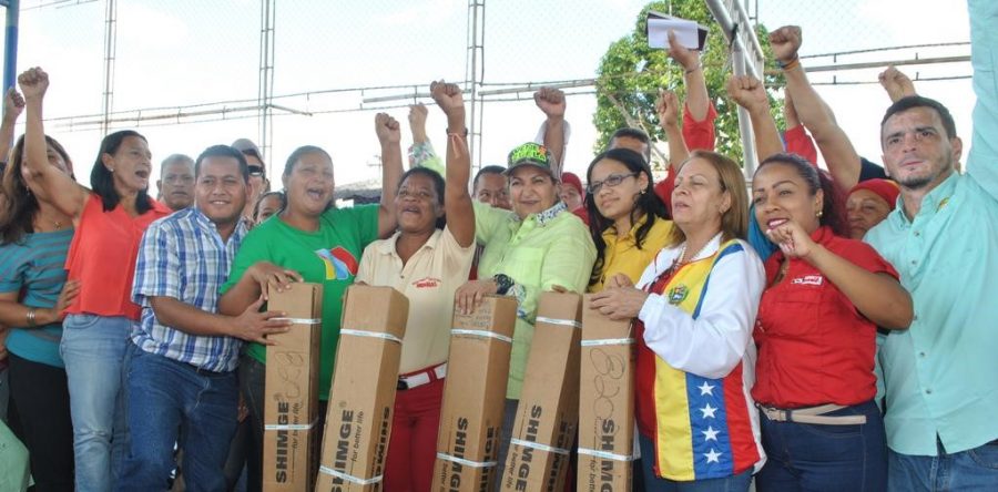 Gobernadora Santaella entrega 15 equipos de bombeo sumergibles para Maturín