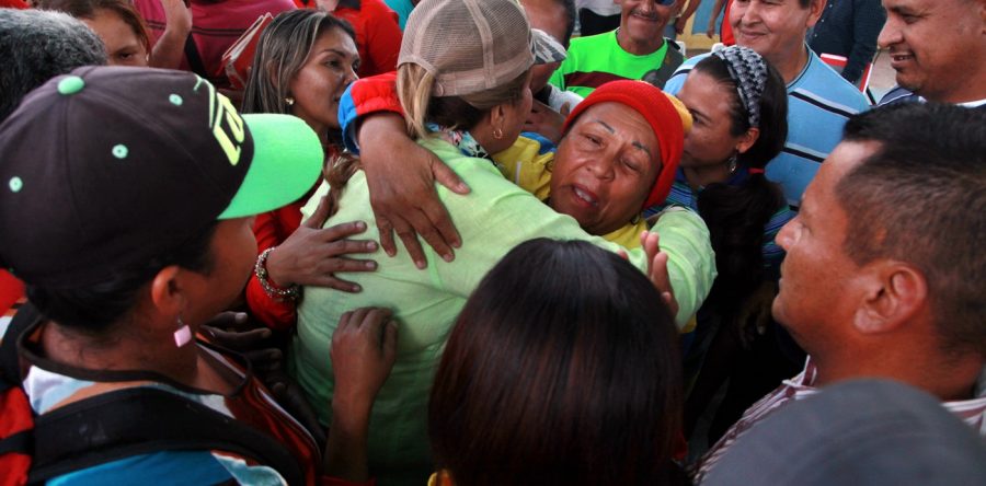 Santaella atiende personalmente las solicitudes del pueblo (en fotos)