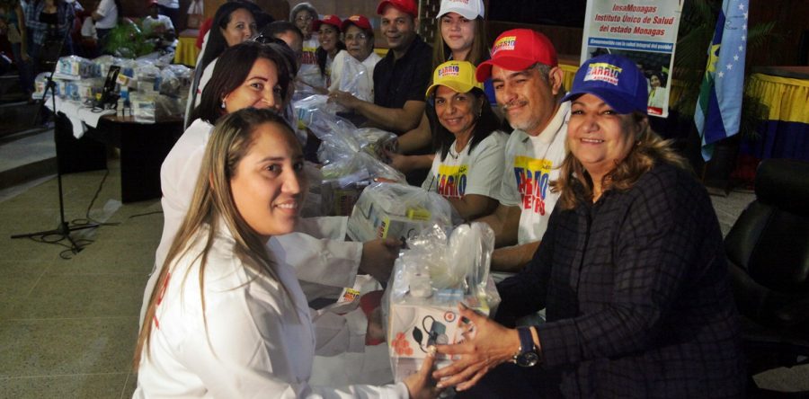 Santaella entregó kits de salud a médicos de los ASIC Maturín