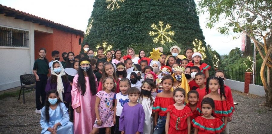 Fundación Regional El Niño Simón escenifica llegada de los Reyes Magos.