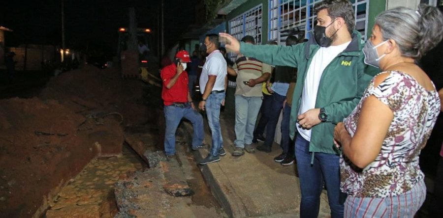 Gobernador inspeccionó reparaciones de la tubería matriz en La Muralla.