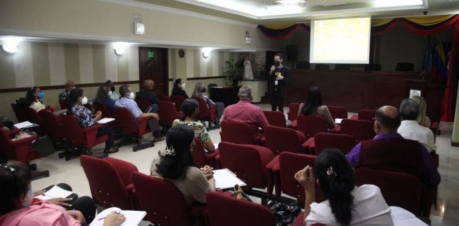 Contraloría dicta talleres de actualización administrativa a funcionarios públicos.