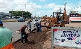 Avanzan trabajos de rehabilitación de la calzada en la avenida Bella Vista.