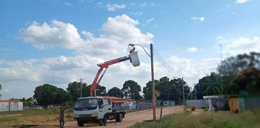 Gobernación y Somos Venezuela potencian alumbrado público en Aguasay.