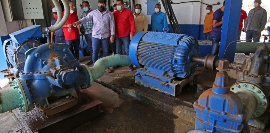 Gobernador Ernesto Luna constató avance de trabajos de recuperación del servicio de agua potable.