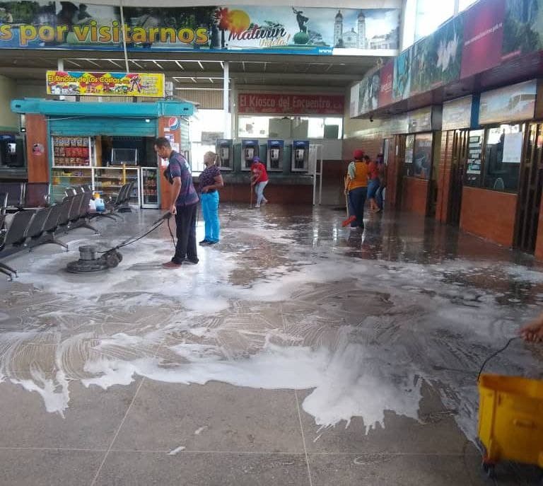 Alcaldía de Maturín realiza saneamiento profundo en el terminal de pasajeros.