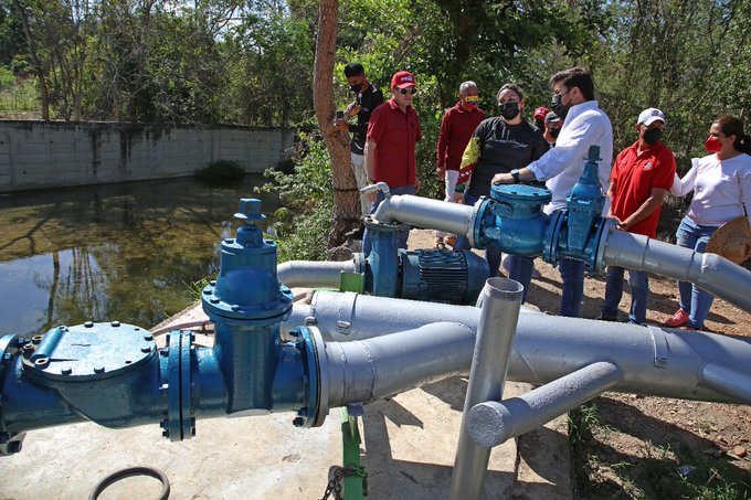 Gobernador Ernesto Luna y la alcaldesa de Piar Mariangelys Tillero reactivan planta potabilizadora de Aparicio.