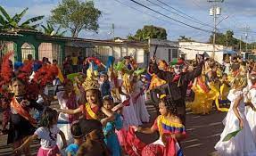 Fundación TNA festeja carnaval infantil en Los Cortijos con 300 niños.