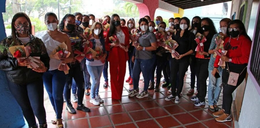 Fundación El Niño Simón enaltecen el valor de la mujer.