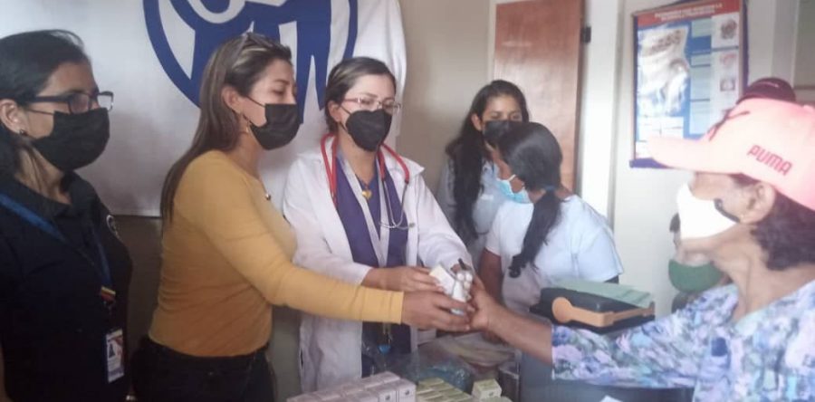 Gobernación favorece con asistencia médica y social a más de 500 familias de Pararí.