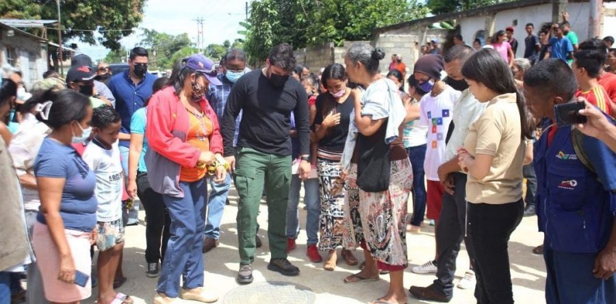 En tiempo récord reconstruyen colector marginal en Pueblo Nuevo.