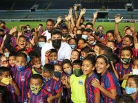 Monagas SC y gobernador Luna entregan 2 mil 400 uniformes a jugadores de fútbol menor.