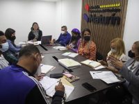 Alcaldesa Fuentes recibe planificación de trabajo del segundo trimestre del año.