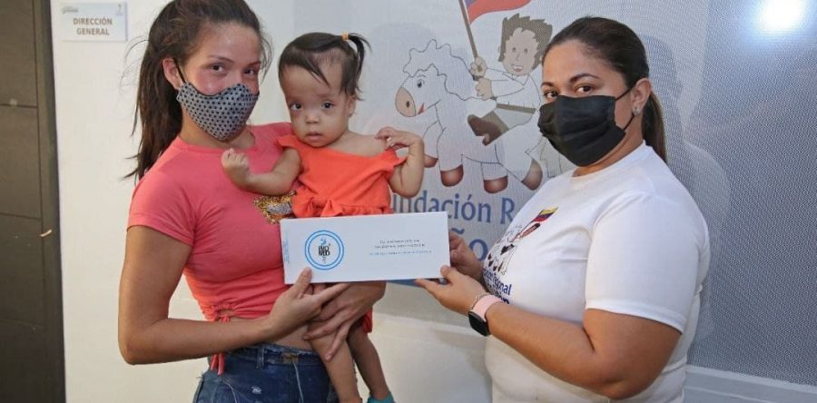 Fundación Regional El Niño Simón entrega válvula a niña con hidrocefalia.