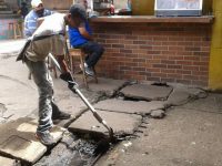 Construcción de baños en el Mercado Municipal registra un 70% de avance.