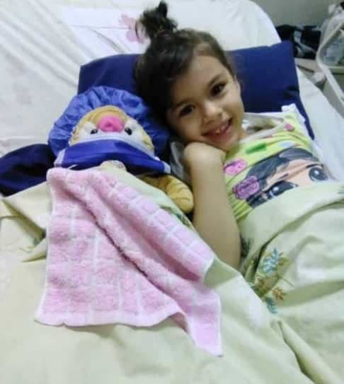 Gobernador Ernesto Luna financió cirugía a niña de 6 años que padecía reflujo vesicouretera.