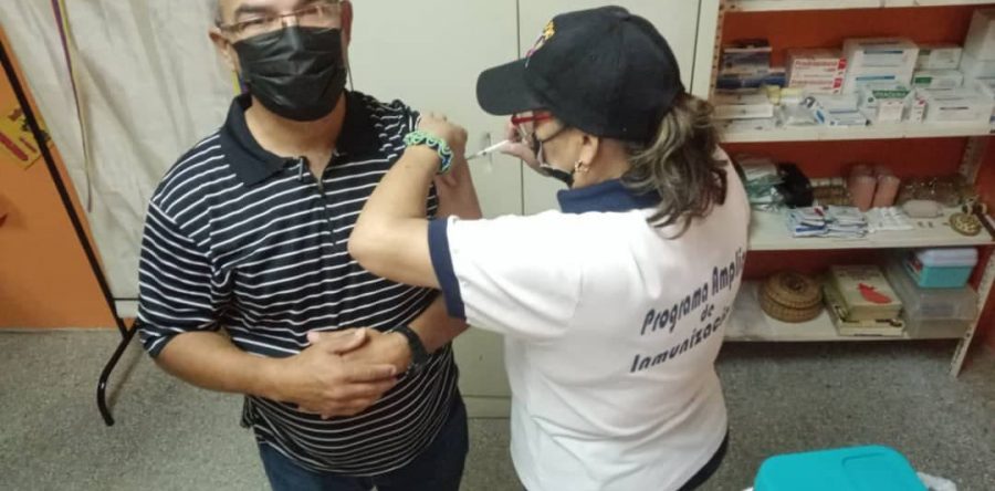 Efectúan jornada médica para personal de la Dirección de Educación.