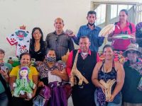 Artesanos y cultores exponen en casa de la Cultura de San Vicente.