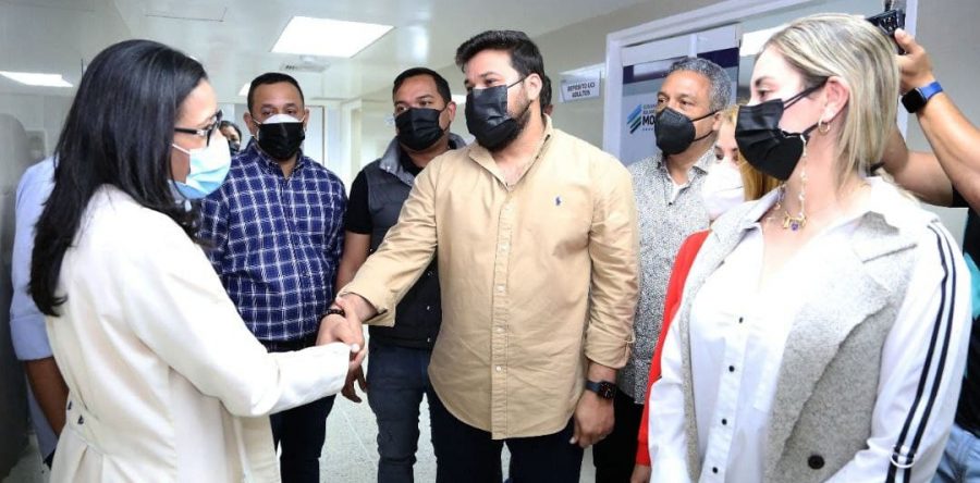 Rehabilitadas y full dotadas dejó Ernesto Luna la Sala de Parto y UCI-P del HUMNT.