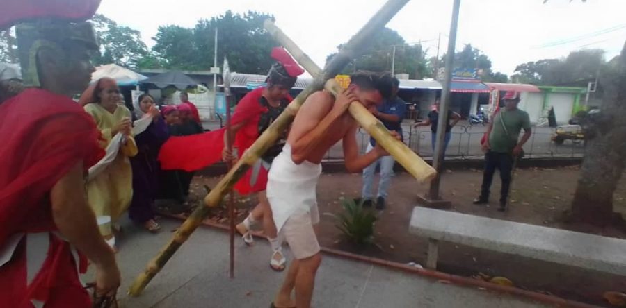 Ruta del Viacrucis Cultural recorrió comunidades de San Simón y La Cruz.