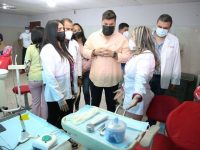 Gobernador Ernesto Luna restauró seis servicios médico-asistenciales del ambulatorio Vargas.