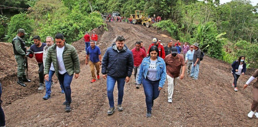 Gobernador Ernesto Luna inspeccionó vías agrícolas en Caripe.