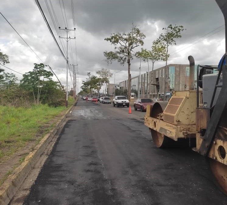 Más de 83 toneladas de asfalto colocadas en avenidas Alirio Ugarte y Orinoco.