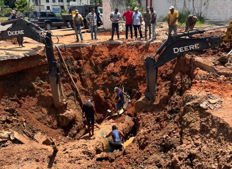 Un total de 16 fugas de agua han corregido en la avenida Bella Vista.