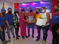 Luna y Fuentes entregaron 250 certificados a emprendedores monaguenses.