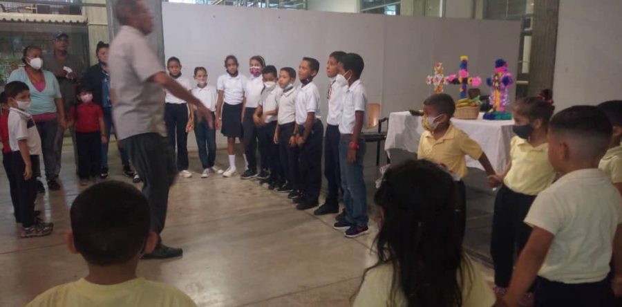 Con danzas y galerones Icum celebra la festividad de La Cruz de Mayo.