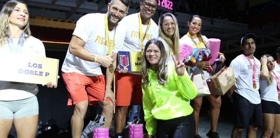 Gobernador y alcaldesa de Maturín imponen medallas a campeones del Fitgames Monagas 2022.