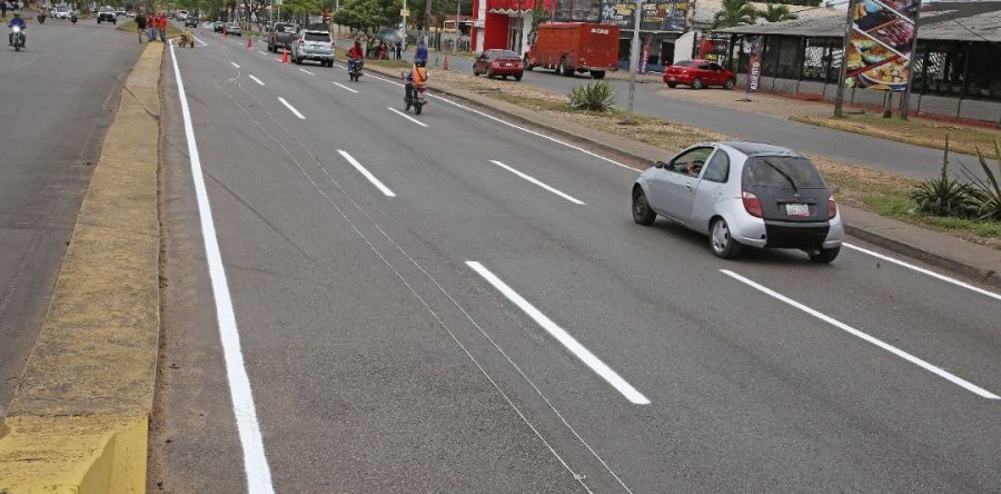 Ejecutivo regional inicia demarcación en avenida Raúl Leoni de Maturín.