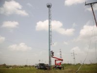 Aceleran trabajos de iluminación en el distribuidor El Monumental.
