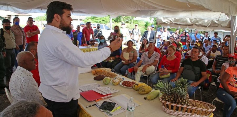 Gobernador Ernesto Luna insta a crear centros de a copio en municipios productivos.