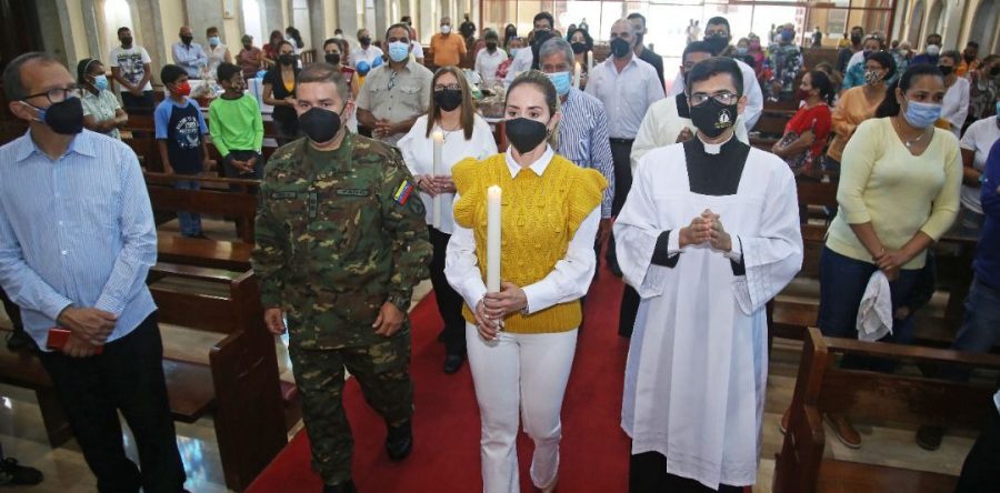 Sorenelly de Luna asiste a eucaristía por el aniversario de la Catedral de Maturín.