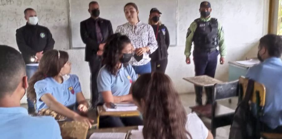 Mujeres por la Paz y el Desarme atendieron a más de 600 estudiantes en Piar.
