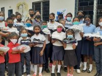 Planteles educativos de la parroquia San Simón rural reciben más de 1.270 kits uniformes.