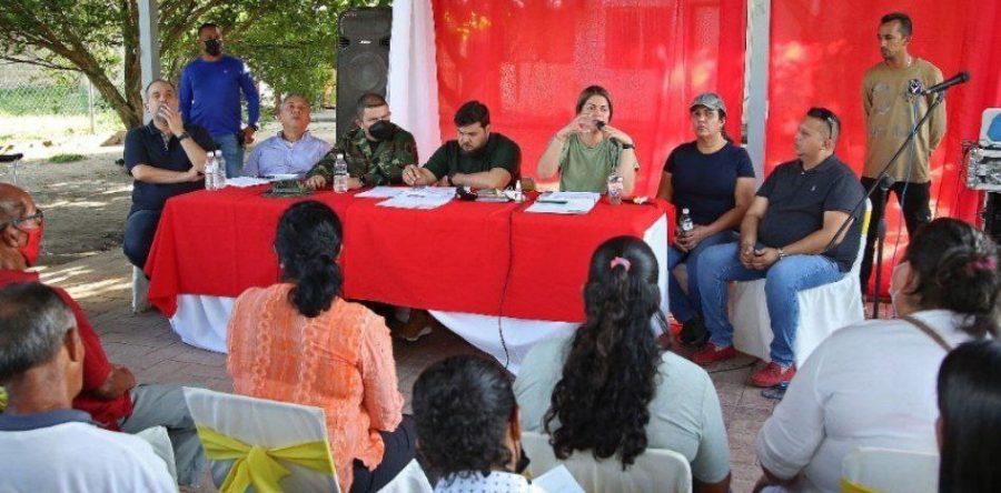 Ernesto Luna y Ana Fuentes invitan a registrarse en la página Emprender Juntos.
